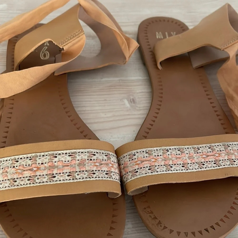 Sandals - Picture 4 of 8